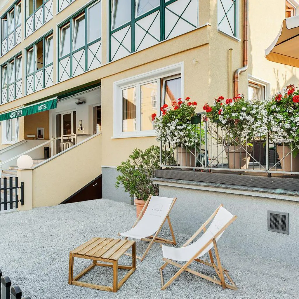 Photograph of Hotel Astoria