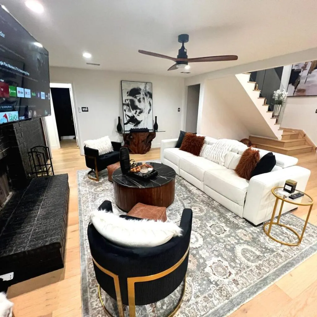 Photograph of Luxury Home w Pool, Open Kitchen, Poker Room & More