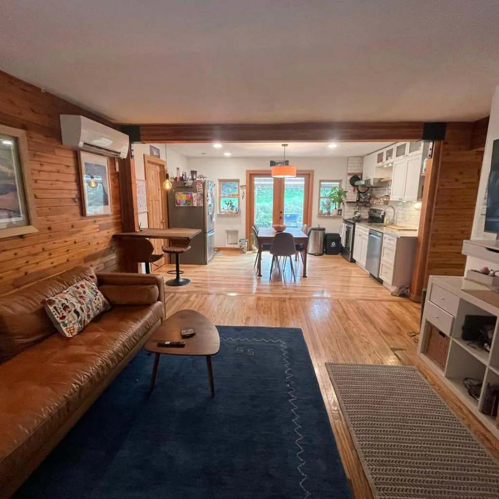 Photograph of West Seattle 1 BR, 13 minutes to Lumen field