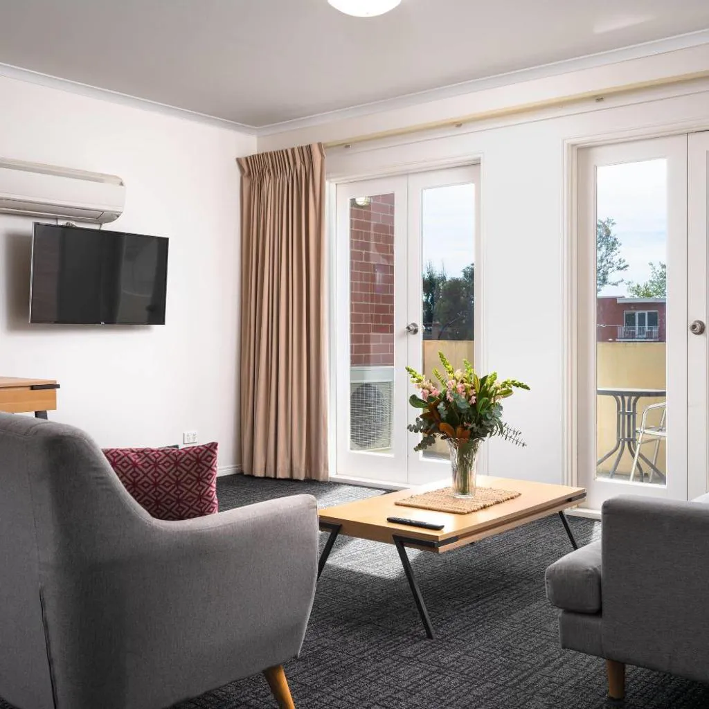 Photograph of MainStay Suites Kew