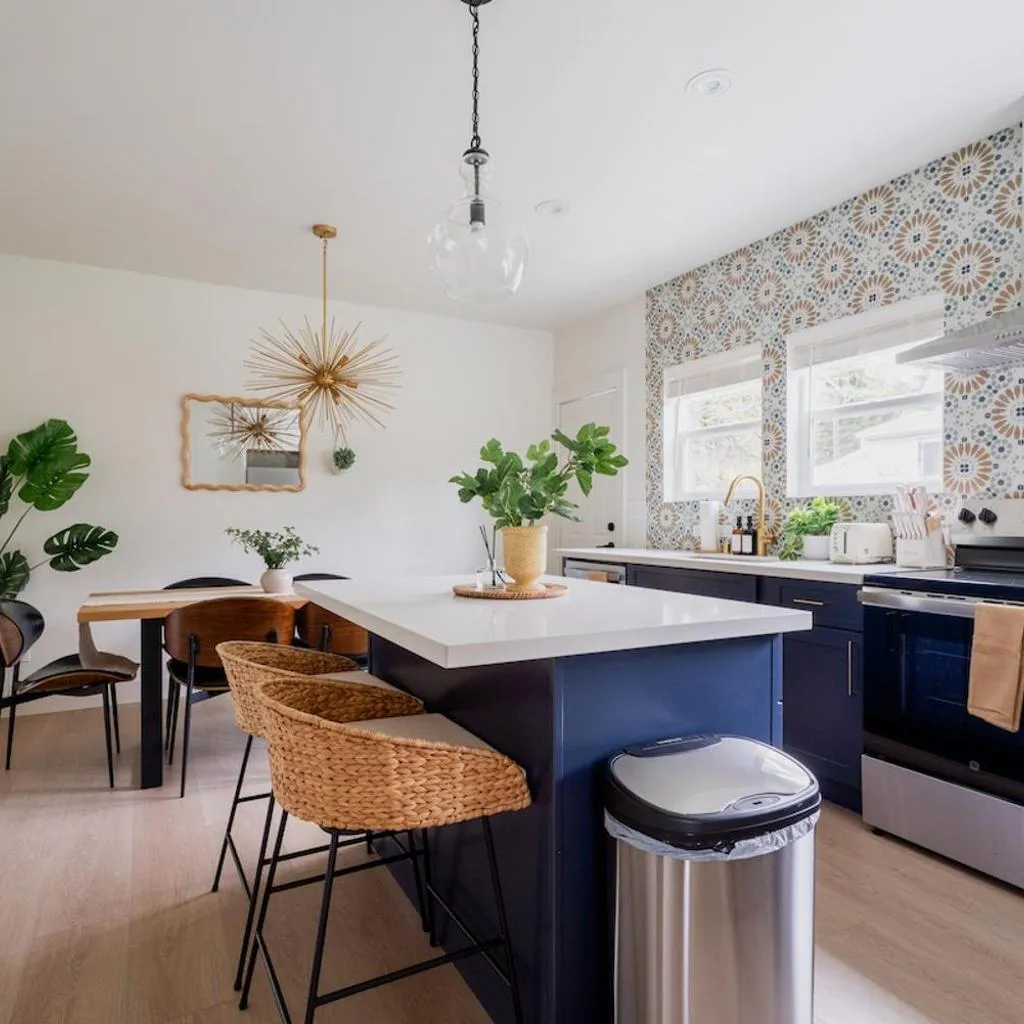 Photograph of Sleeps 12 3 Kitchen Walk to Link Light Rail