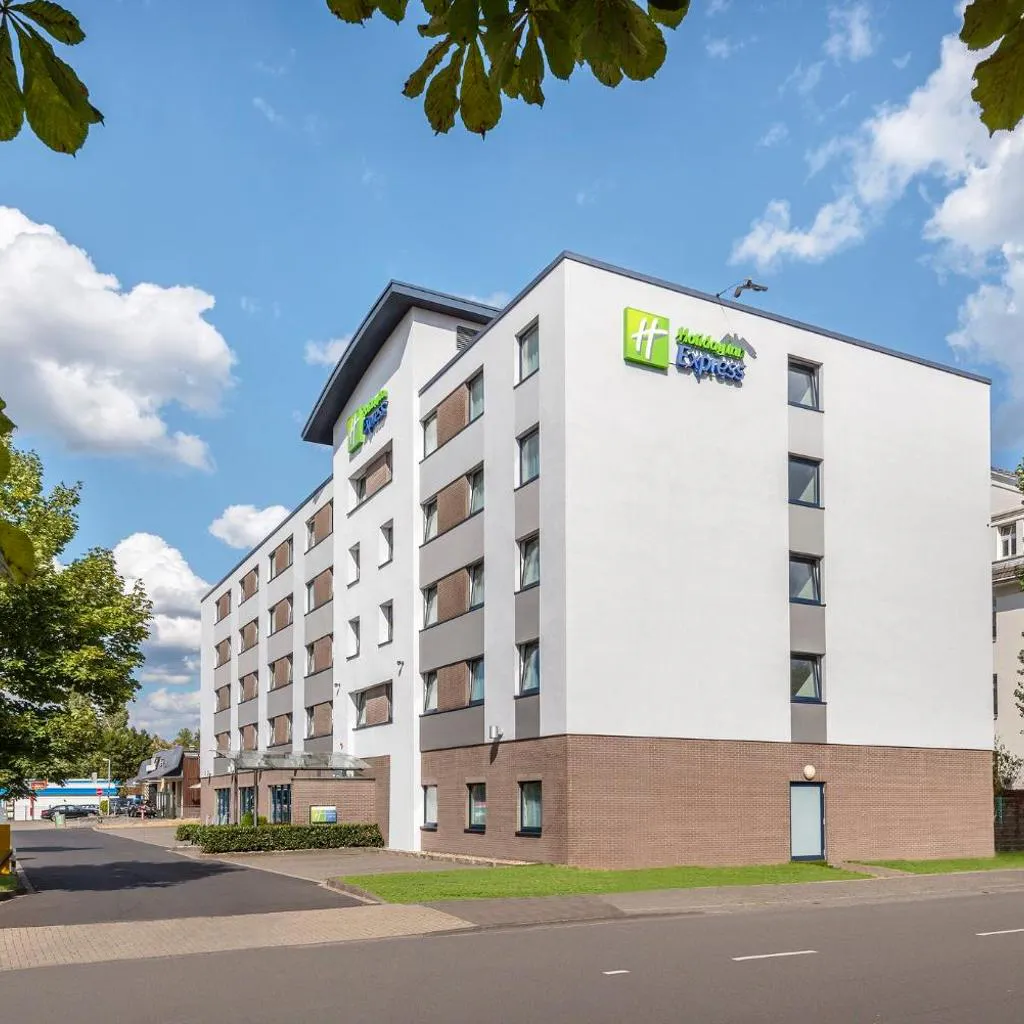 Photograph of Holiday Inn Express Cologne Muelheim by IHG
