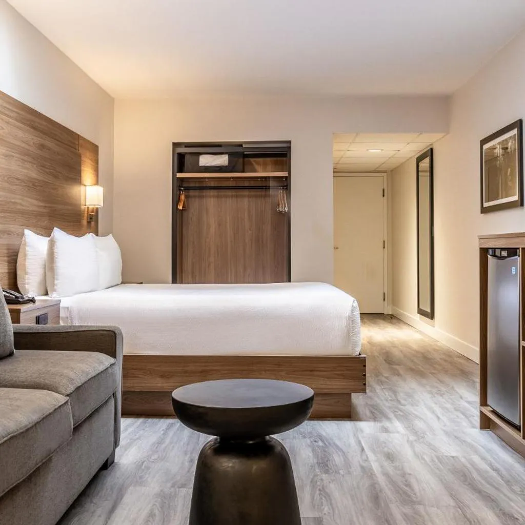Photograph of Atrium Hotel Vancouver