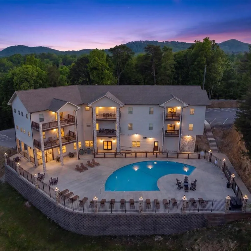 Photograph of Serenity Ridge Unit 712 - Group StayPool Access