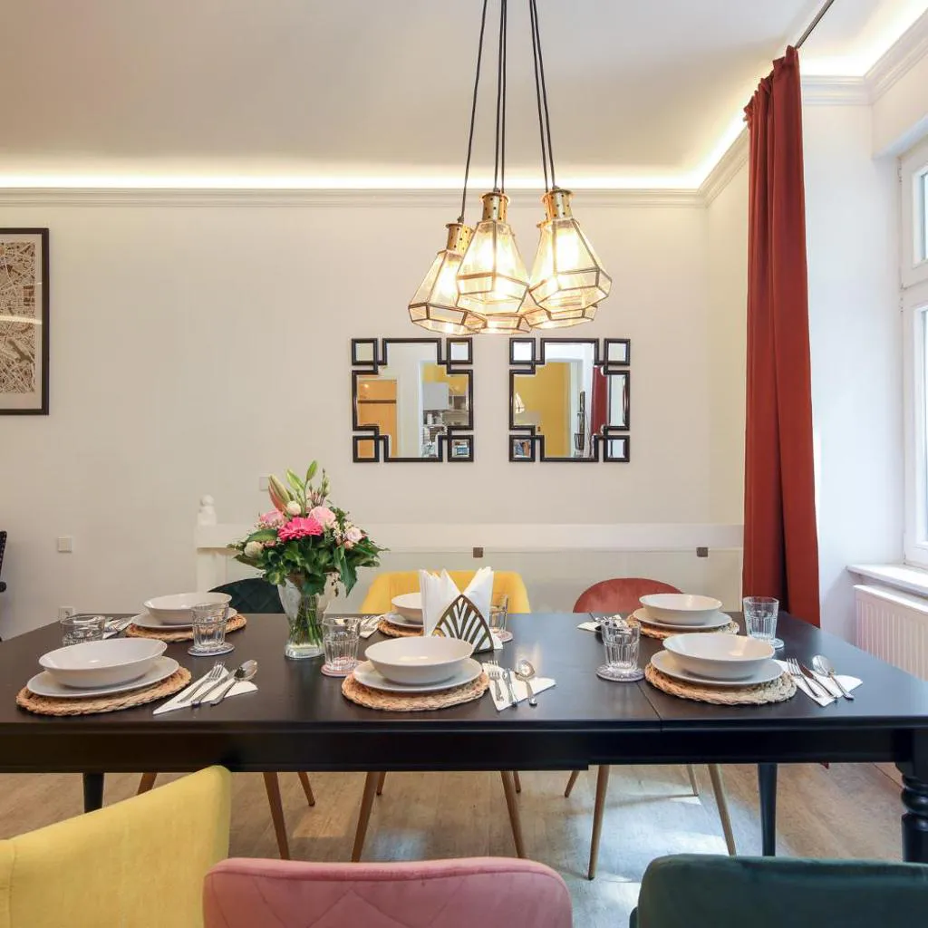 Photograph of 5 Personen Altbau nahe Kurfürstendamm - Shakespeare