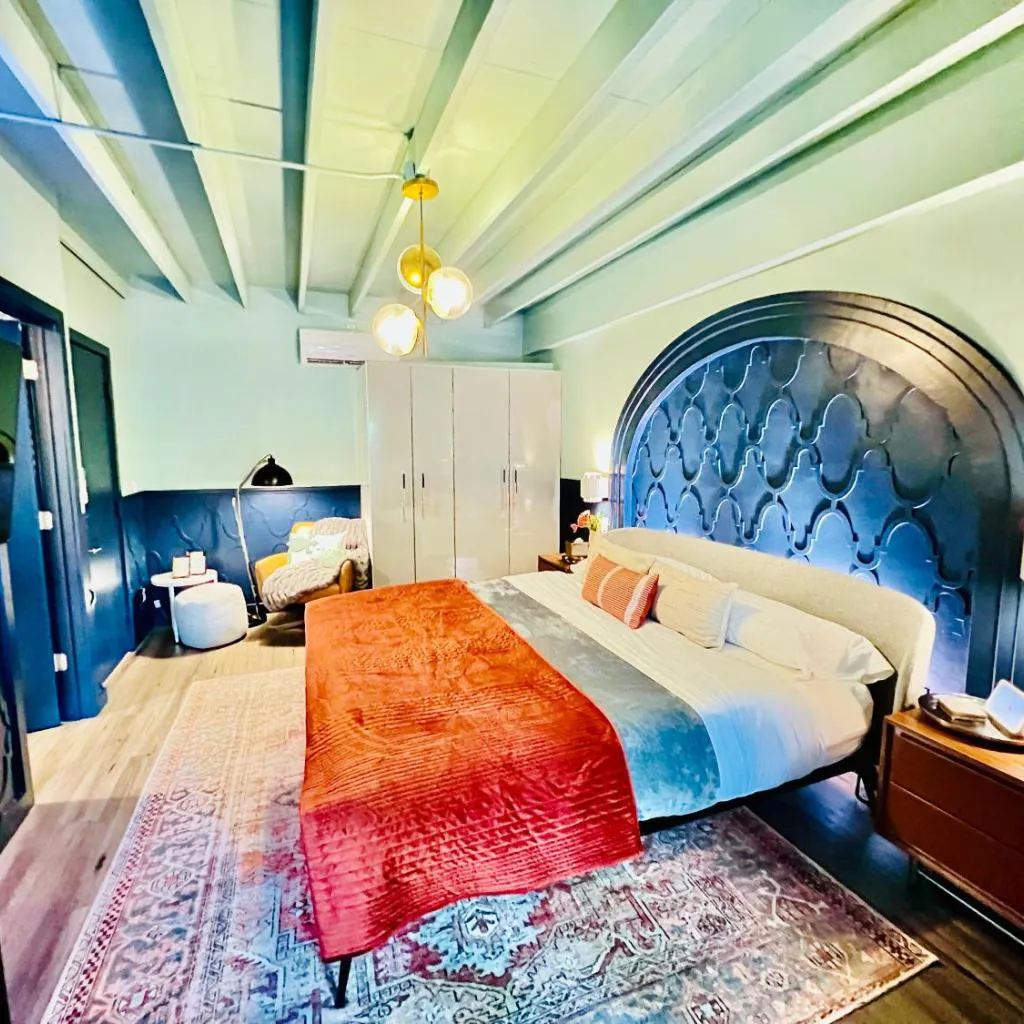 Photograph of Double Rainbow Suites 24th