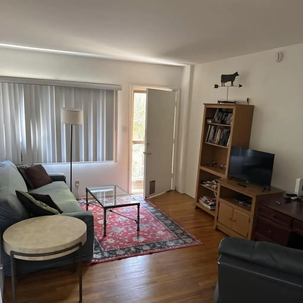 Photograph of Beautiful apartment close to Cedars! Beverly Hills