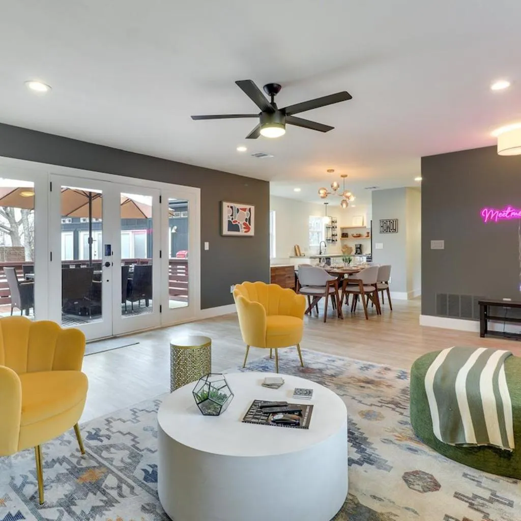 Photograph of Luxury South Austin Estate with Pool and Guest House