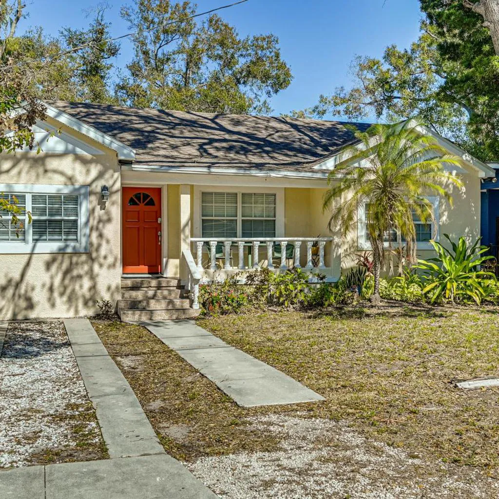 Photograph of Backyard Fun & Dtwn Exploring: Family Gem in Tampa