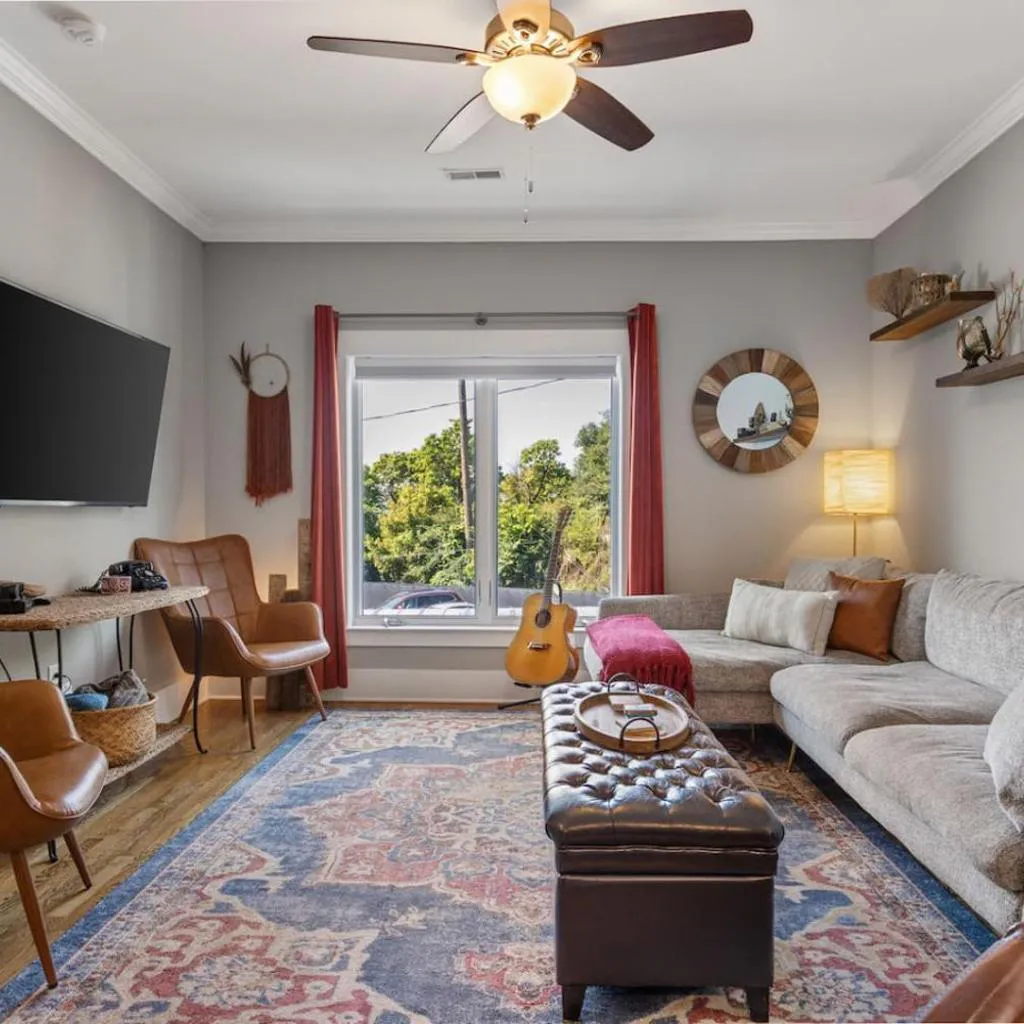 Photograph of Only 4 Miles to Broadway with Free Parking and TVs in Bedrooms