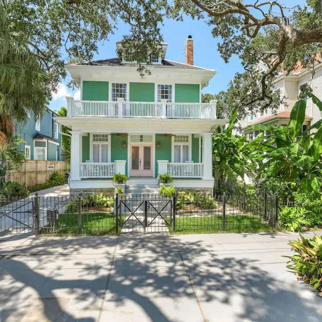 Photograph of Classy Upscale Villa Perfect Uptown Location
