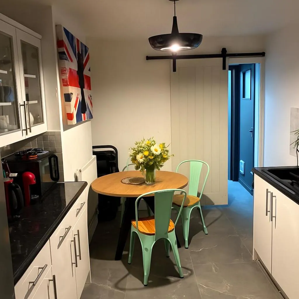 Photograph of 1 bedroom garden flat London