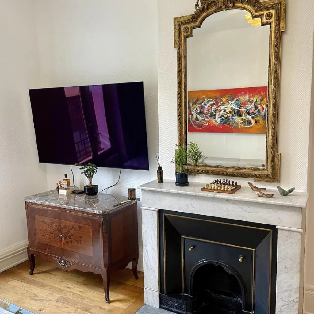 Photograph of Haussmannian apartment-Close metro
