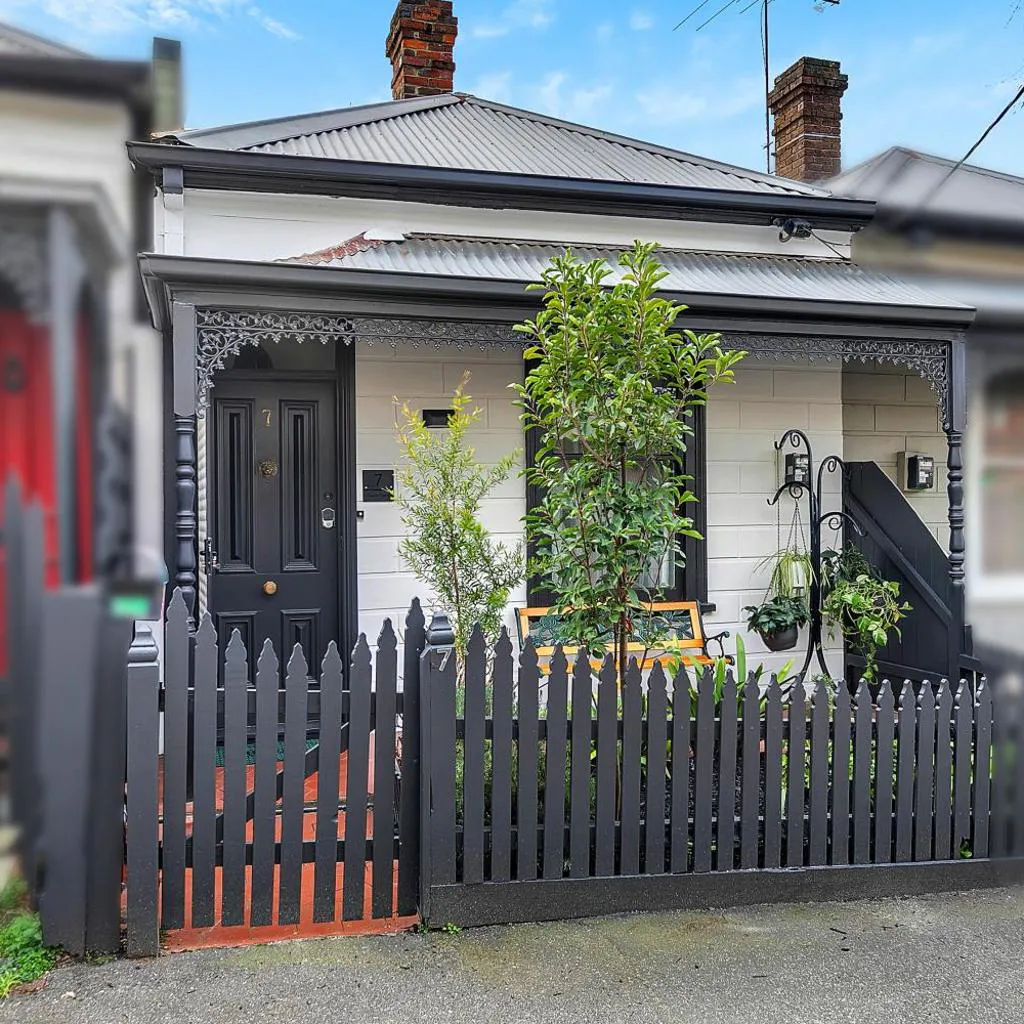 Photograph of Richmond Retreat Steps to MCG & Rod Laver & CBD