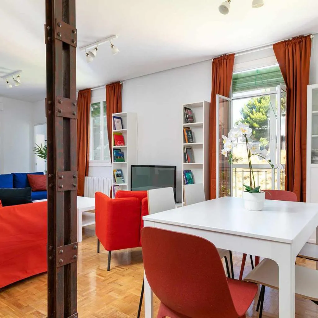 Photograph of Confortable piso 3 habitaciones en Retiro Atocha