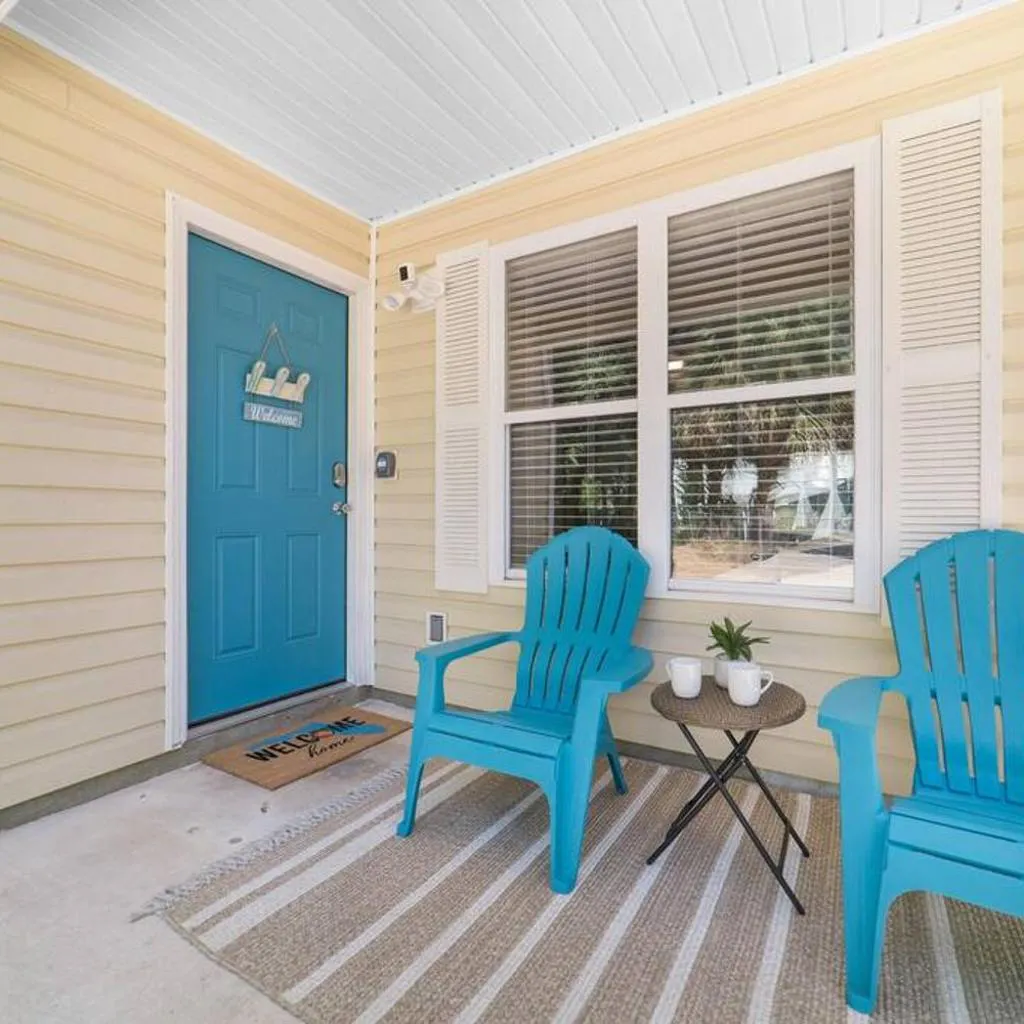Photograph of NEW Modern Bungalow Close to Downtown! Fully Fenced Yard