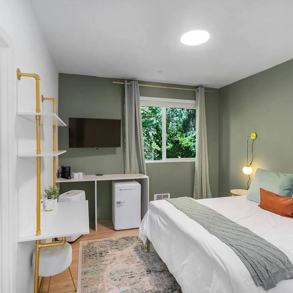 Photograph of Kurt's Sweet Suite - 84 Walkscore