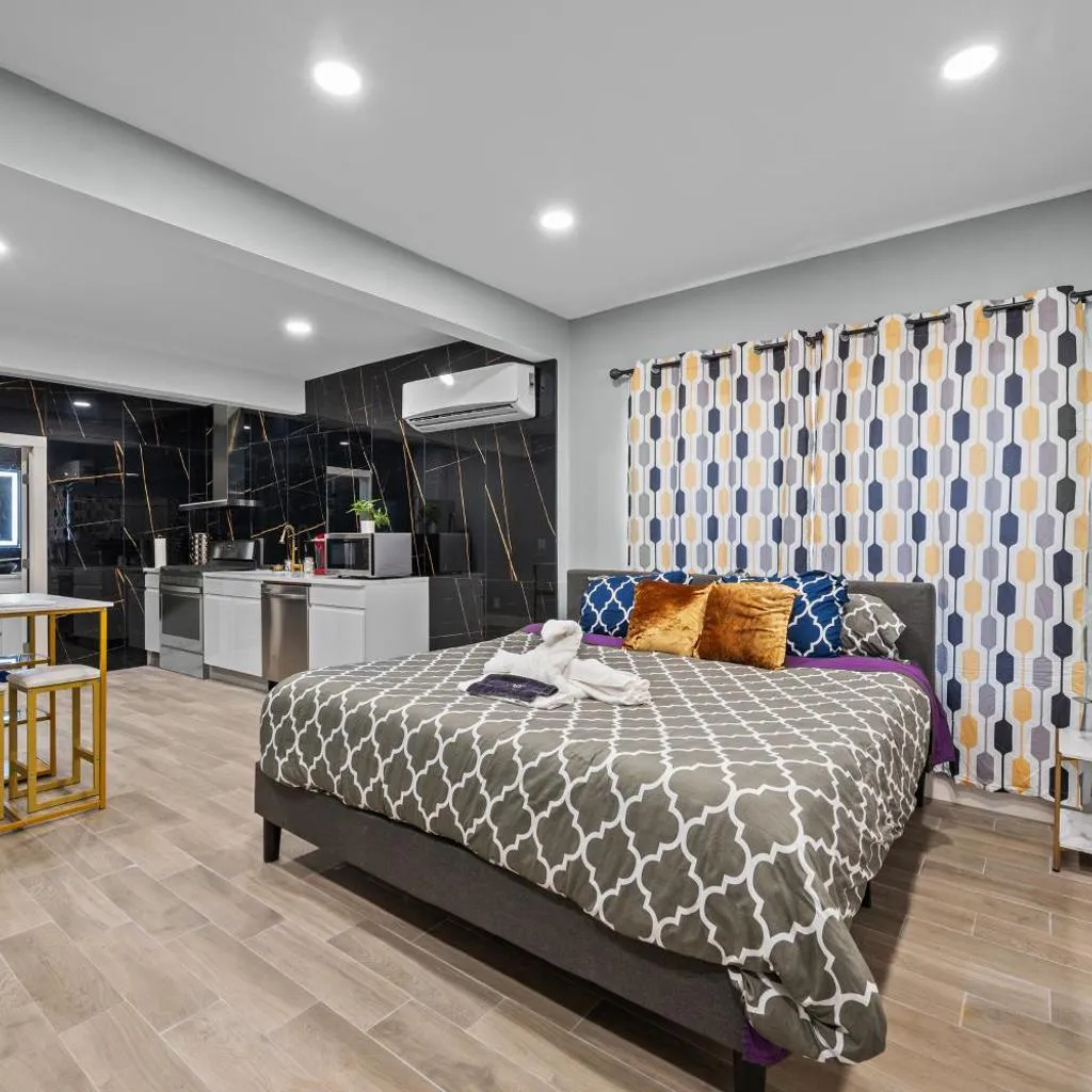 Photograph of Charming Midtown Studio with Free Parking