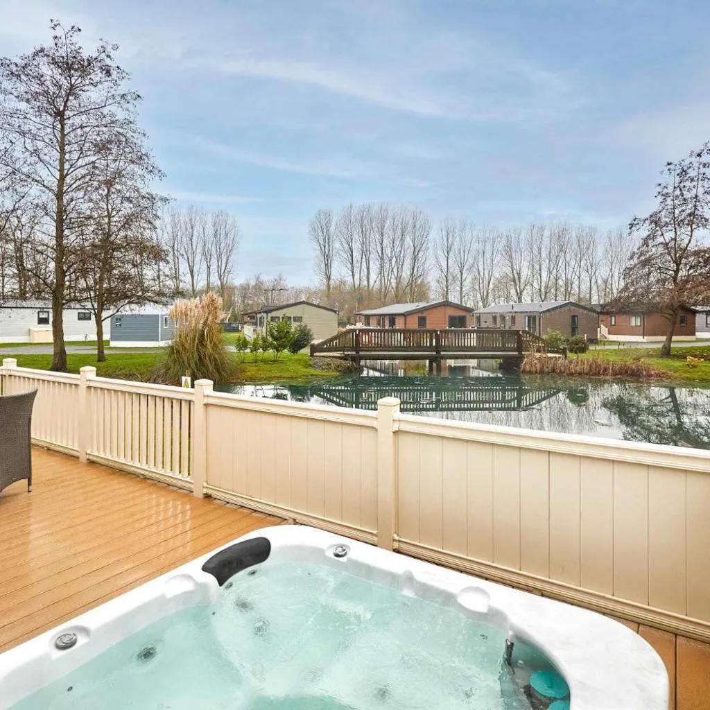 Photograph of Enzo's Lodge with Hot Tub