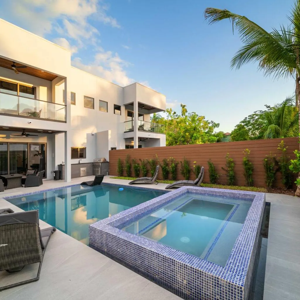 Photograph of Elements Las Olas w Pool and Spa Near Beach