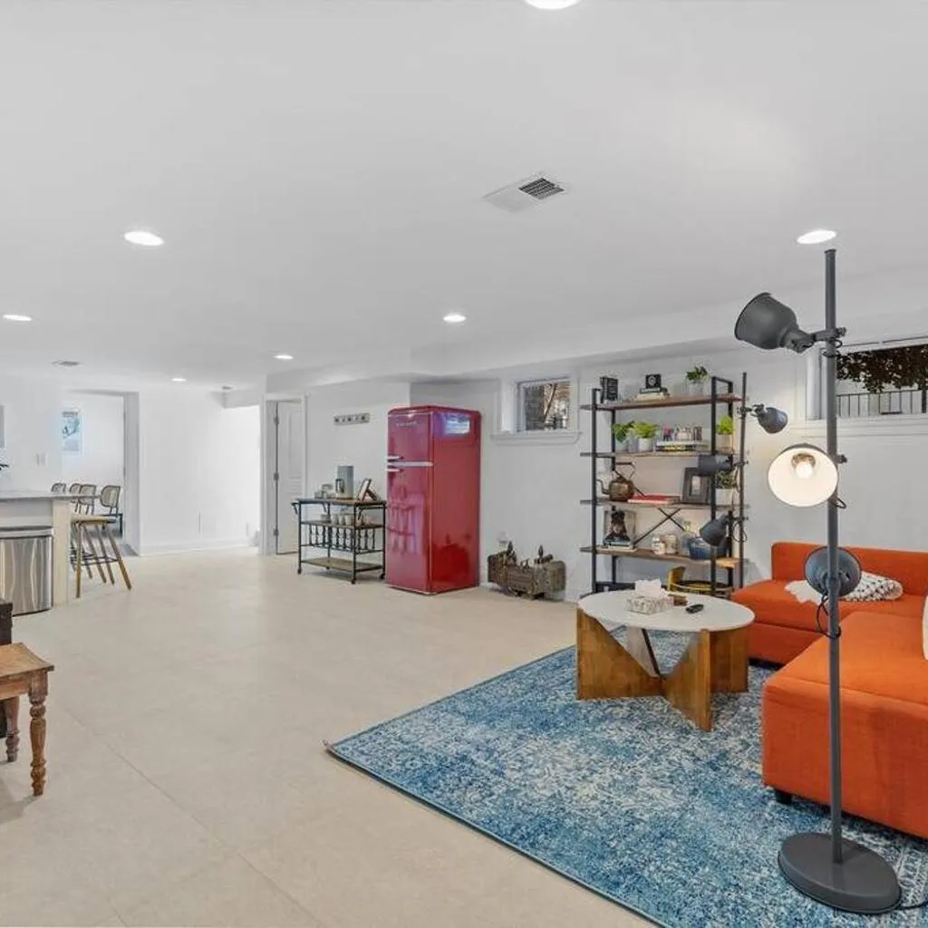 Photograph of Stone's Throw from Capitol Hill Free Parking