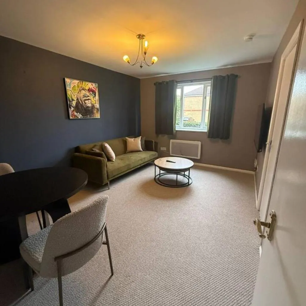 Photograph of Cosy Isle of Dogs 1-Bed, Ground Floor, Near DLR