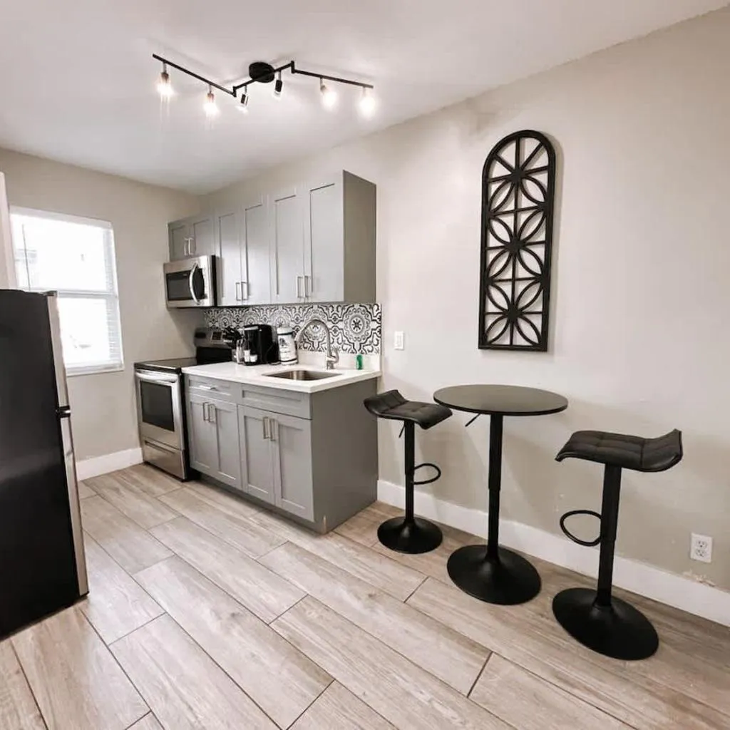 Photograph of Rustic Retreats Cozy 1BR For 4 Guests Minutes From Las Olas