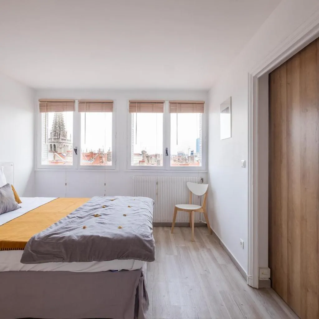 Photograph of HONORÊ SUITE SAINT ANTOINE
