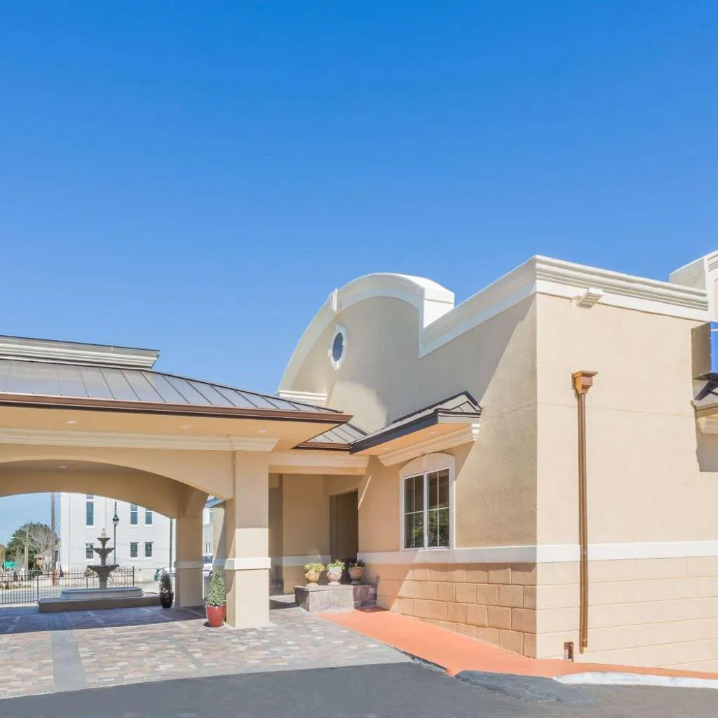 Photograph of Days Inn by Wyndham Pensacola - Historic Downtown