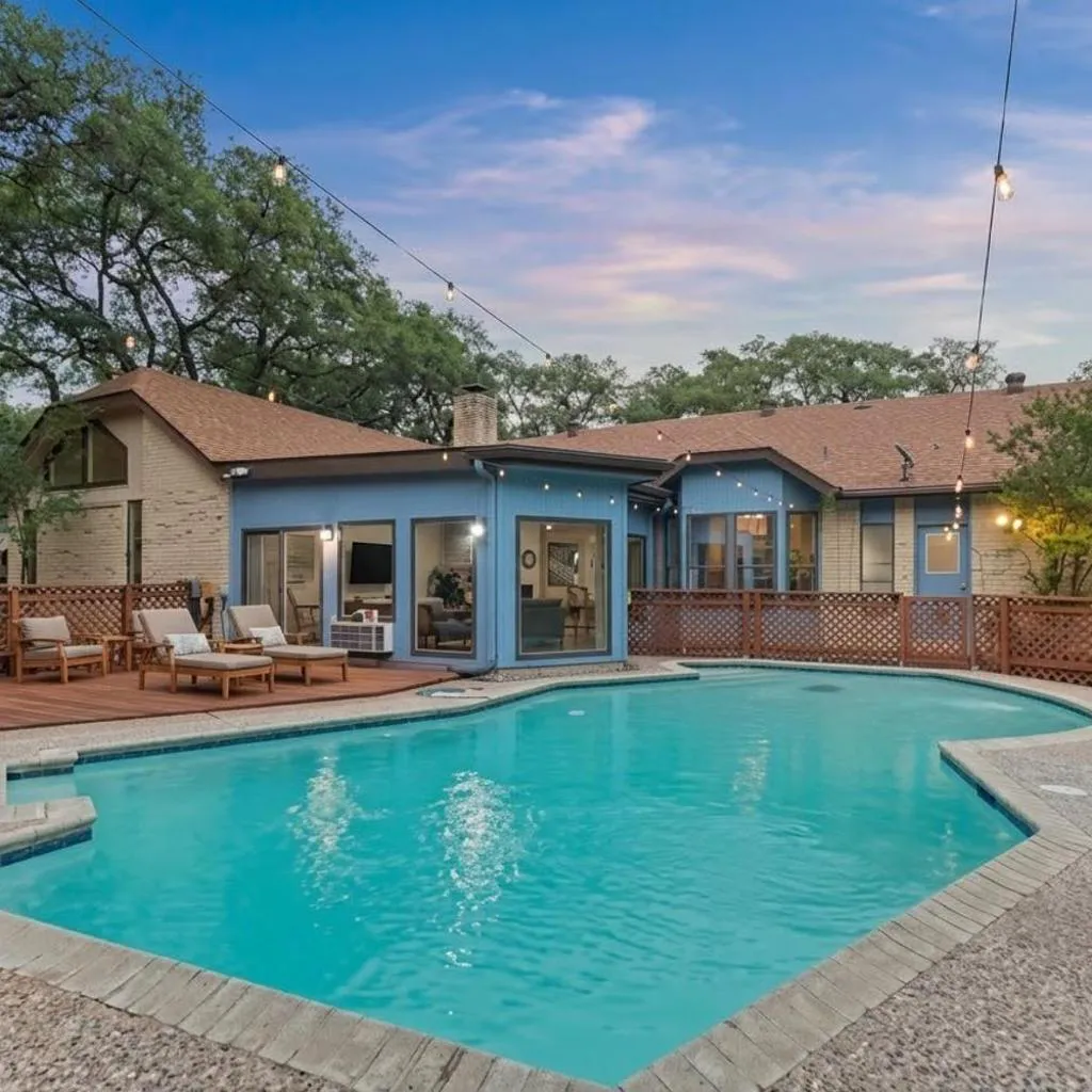 Photograph of Heater Pool! 10 beds-4 K beds, Games, Gym, Theater