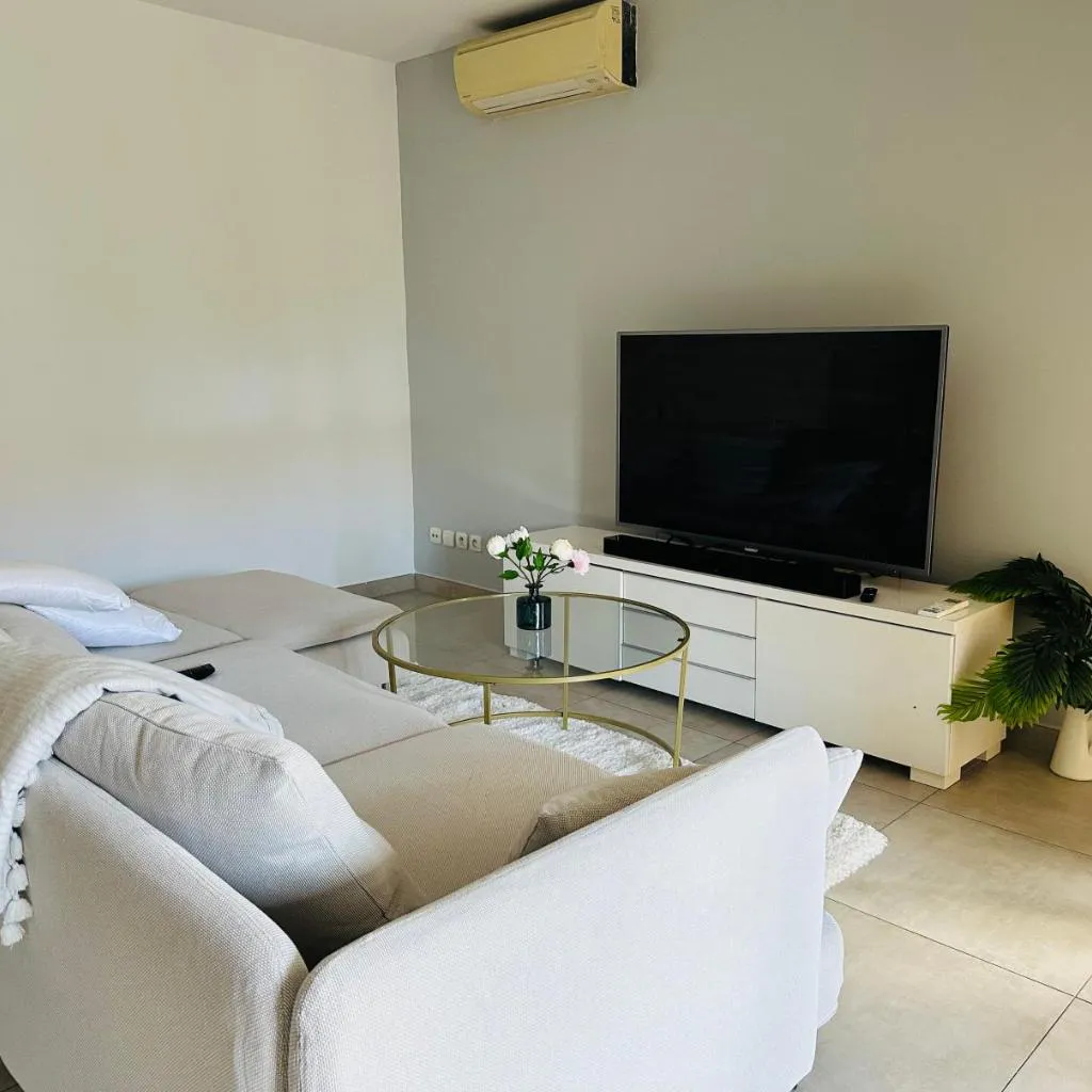 Photograph of Logement terrasse chute la vie
