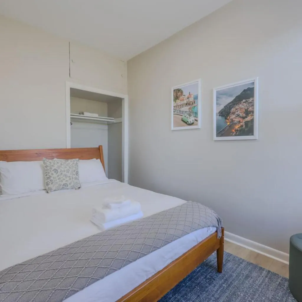 Photograph of Elegant Prudential Area Studio