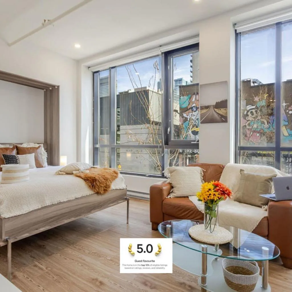 Photograph of MTL Urban Apartment – Prime Downtown Spot