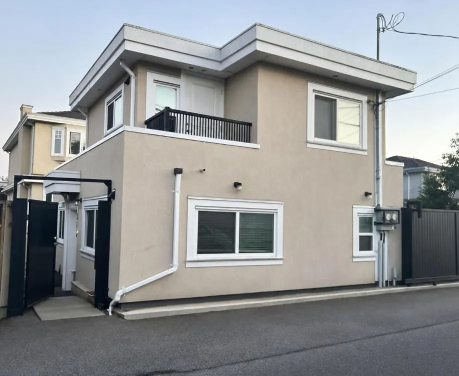 Photograph of Private 3BR 2BA Laneway Home and Parking