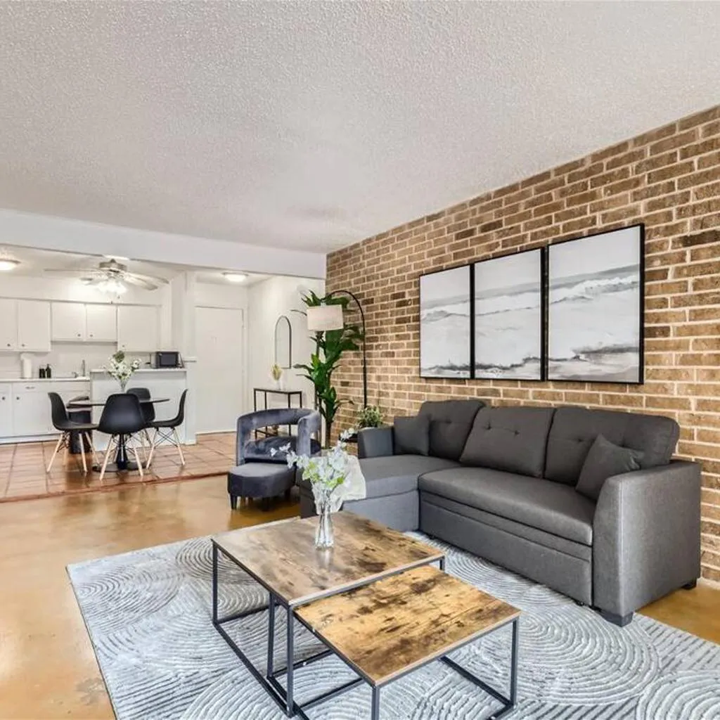 Photograph of Your 2B Getaway - Walk Dtwn - Sleeps 6 - Pool and Prkg