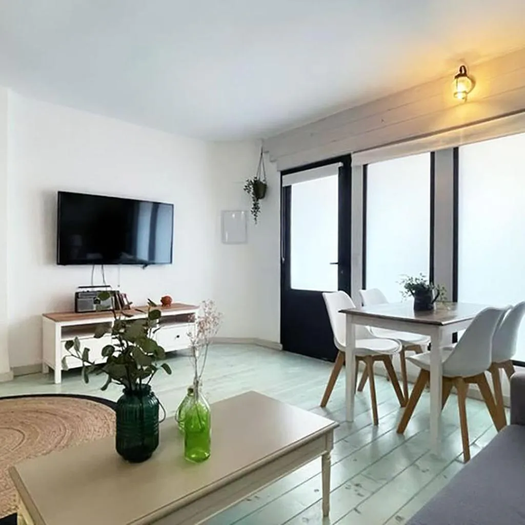 Photograph of New Cozy Beach apartment, WiFi
