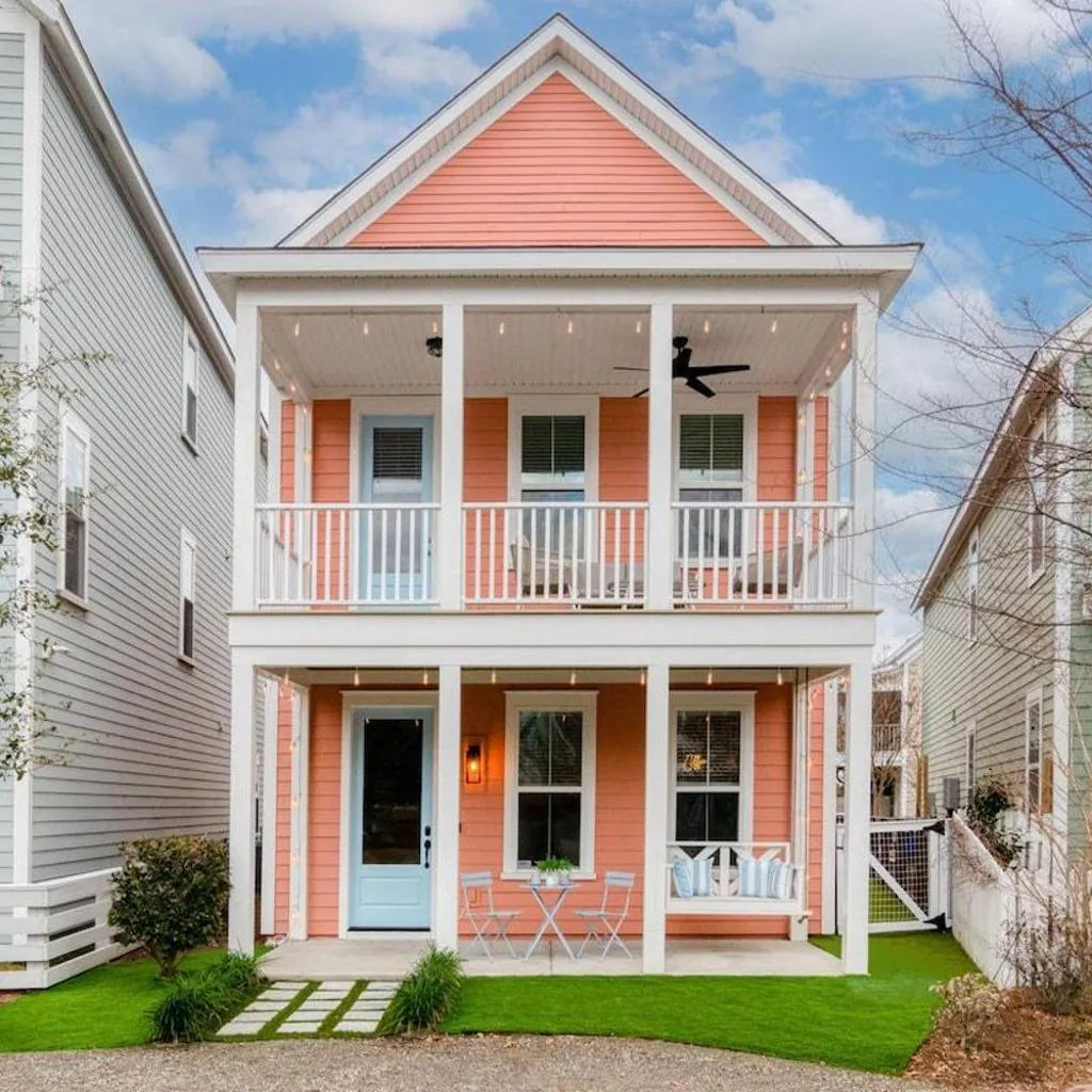 Photograph of Happy Ours, Mins to Park Circle, Dtwn, CHS Beach