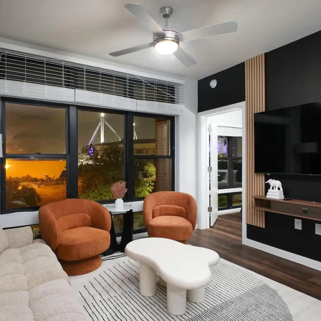 Photograph of Elegant 2BR-w Parking, Near Riverwalk & Conv Ctr