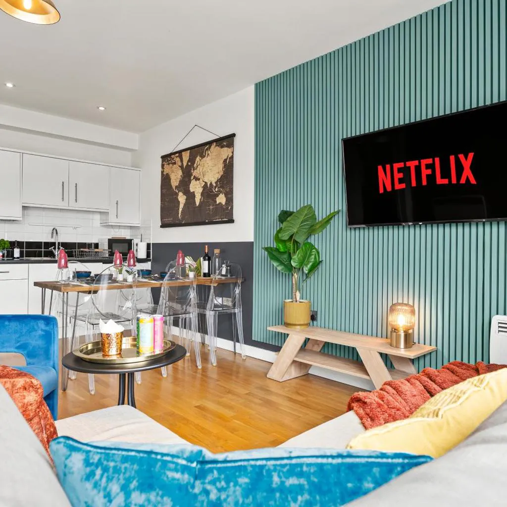 Photograph of Dapper Suite in bustling Holloway, Islington by Gold Stays