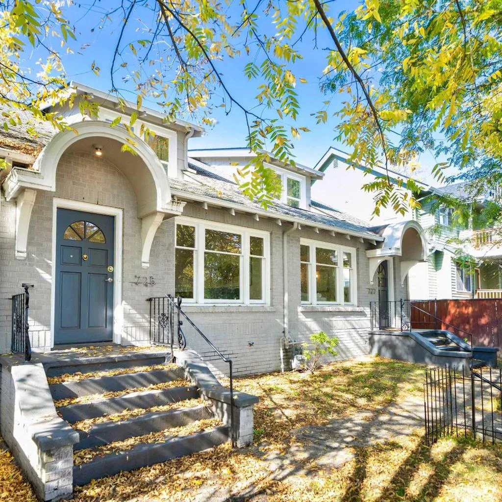 Photograph of Spacious 6B6B duplex in Seattle