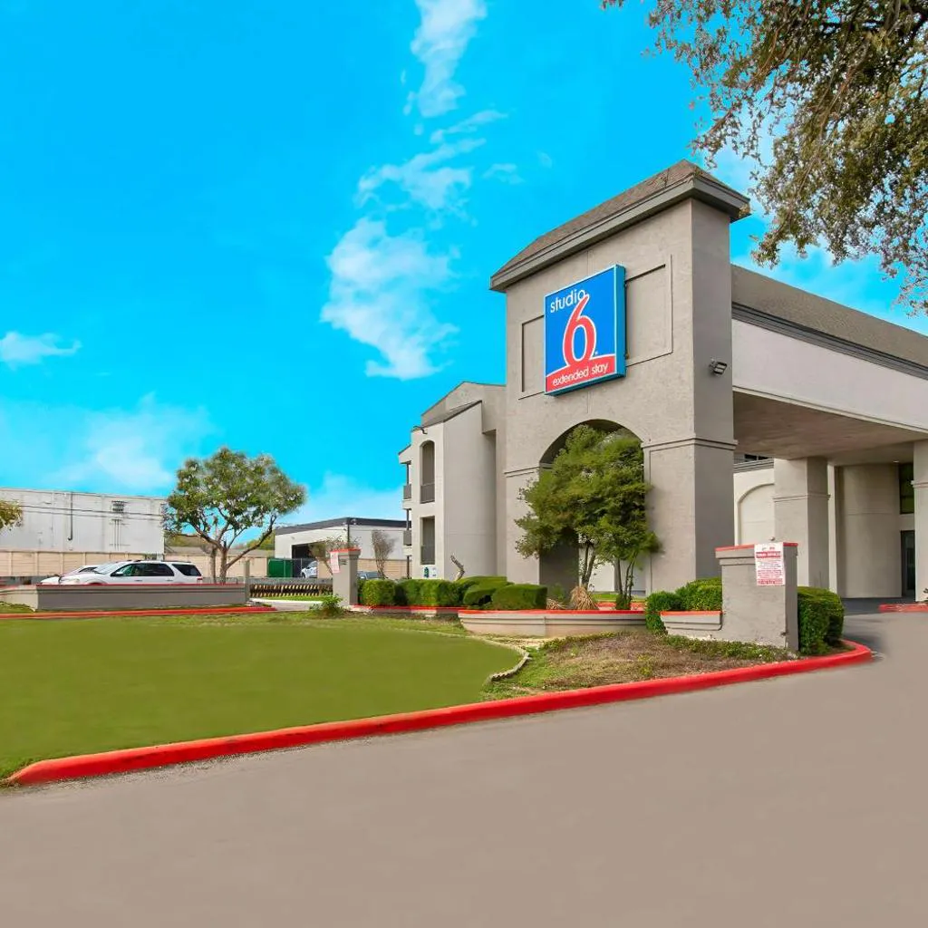 Photograph of Studio 6-San Antonio, TX - Airport
