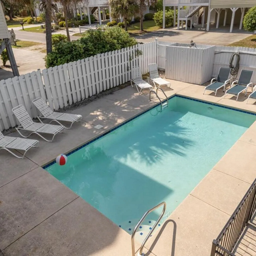 Photograph of Quaint 6br Beach View Pool Sm Dogs P138