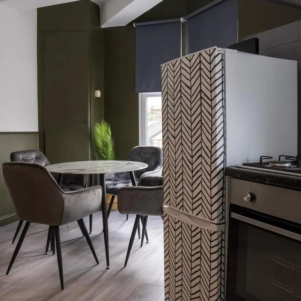 Photograph of 5C- Stylish Urban Retreat - Spacious 2 Bed Flat
