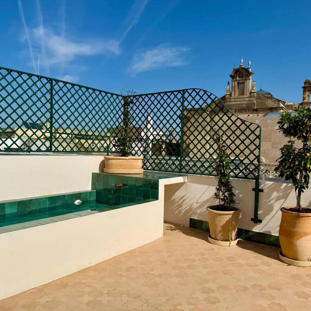 Photograph of Alameda Grand Luxury