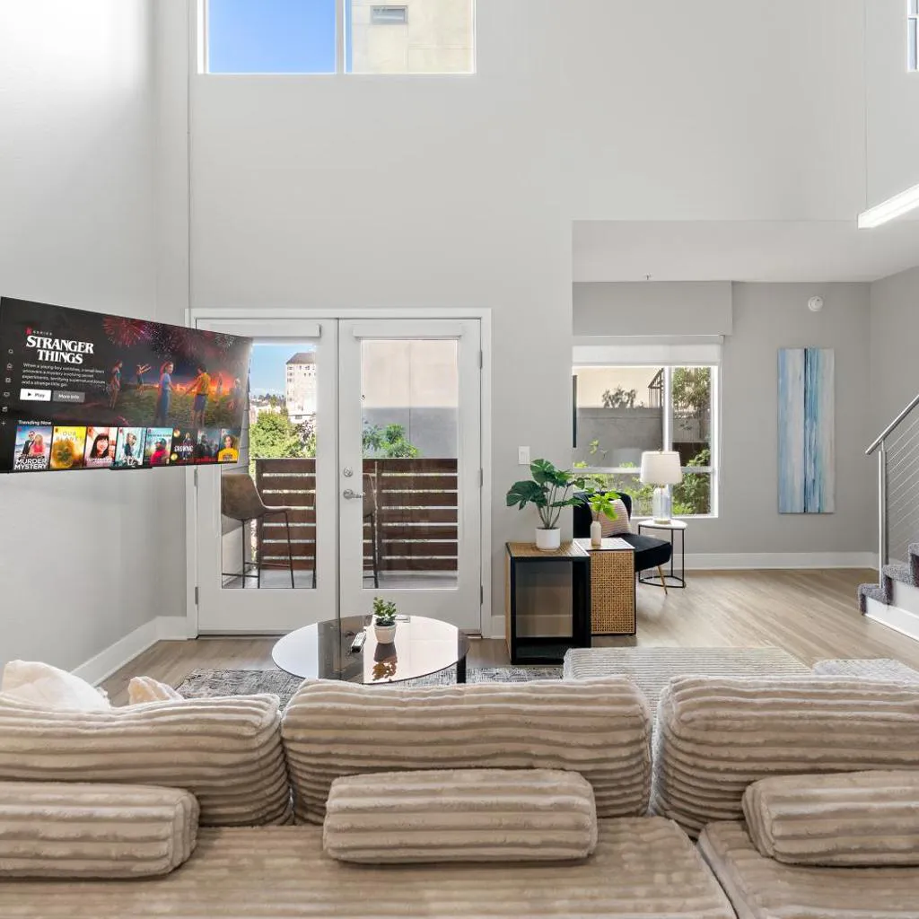 Photograph of Spacious Loft- Hollywood Free Pool, Parking, Gym