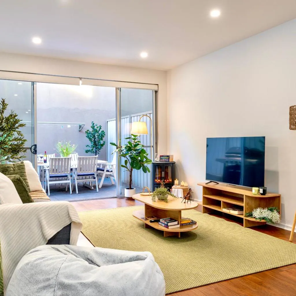 Photograph of Adelaide CBD villa, King Suite, Patio, Garage, BBQ, Pets, Walk Everywhere