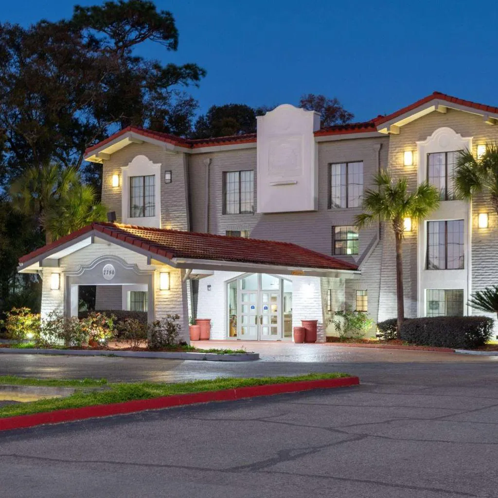 Photograph of La Quinta Inn by Wyndham Pensacola