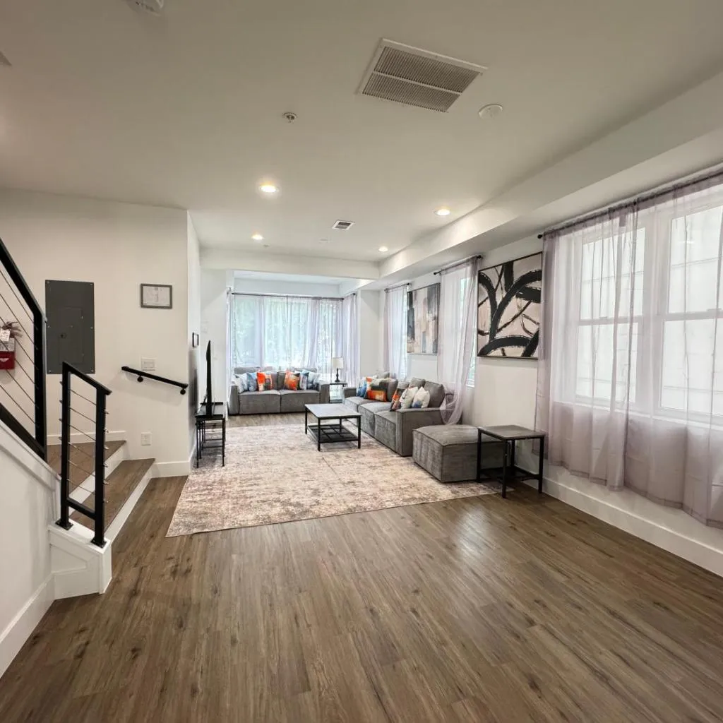 Photograph of NEW LUX House 4BR with Parking near Downtown