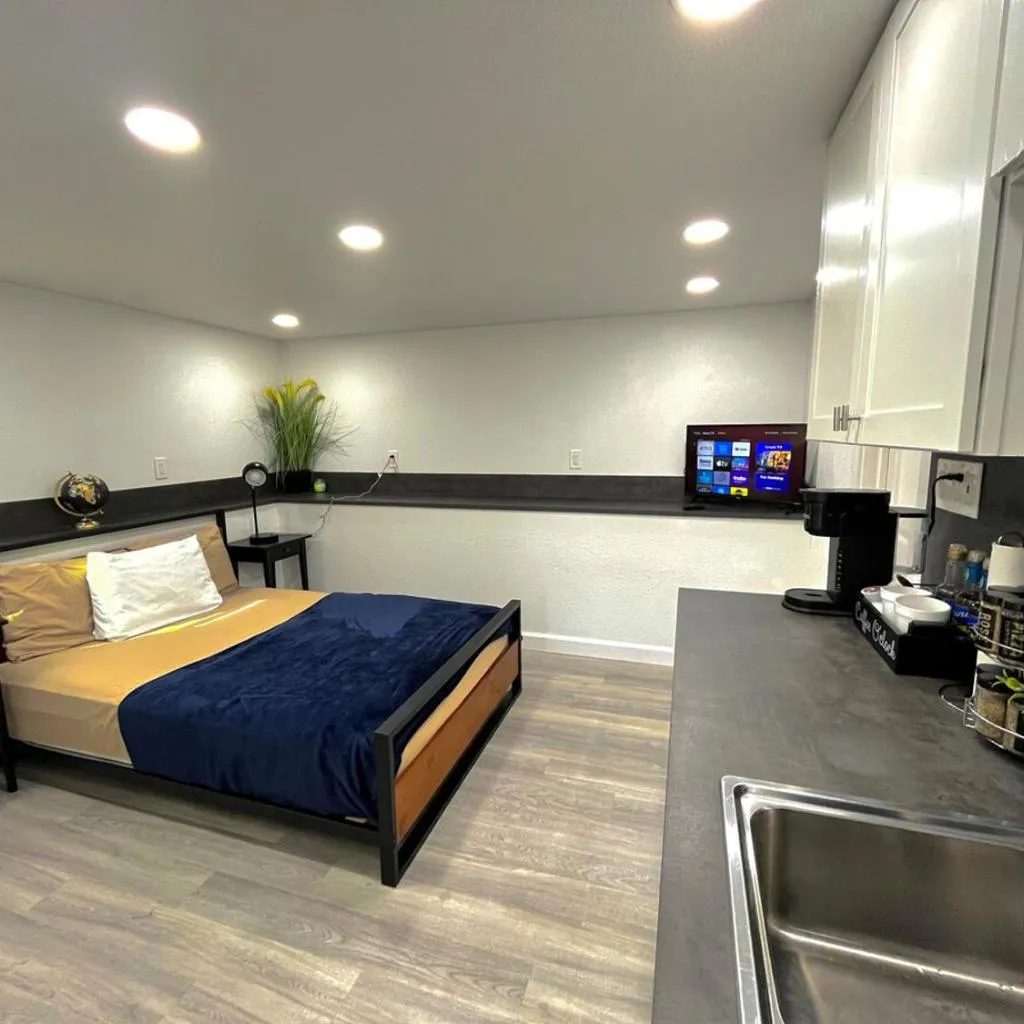 Photograph of Comfortable Studio Near Downtown Atl Sleeps 2 Free Parking