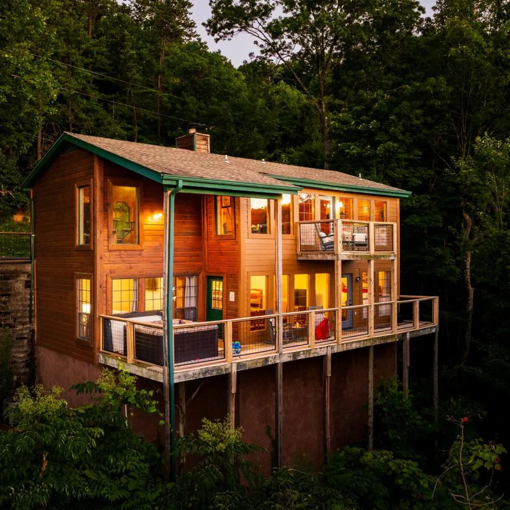 Photograph of Elevista - Quaint&Private-Views-HotTub-PoolTable-Bears-3 Clubhouse Pools